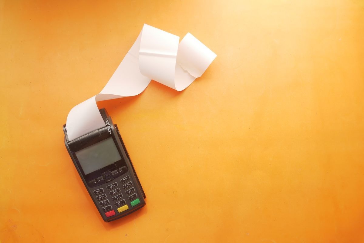 Pourquoi dois-je payer des frais de transaction ?